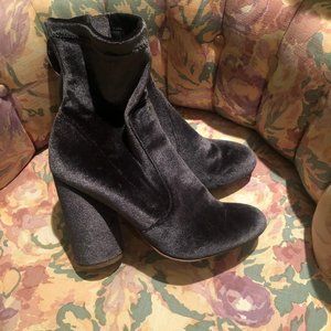 Steve Madden Gray Velvet Booties Size 7.5